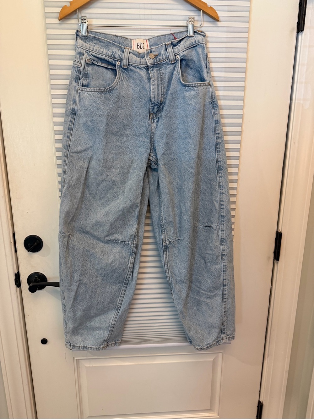 BDG Light Wash Relaxed Boyfriend barrel Jeans 26